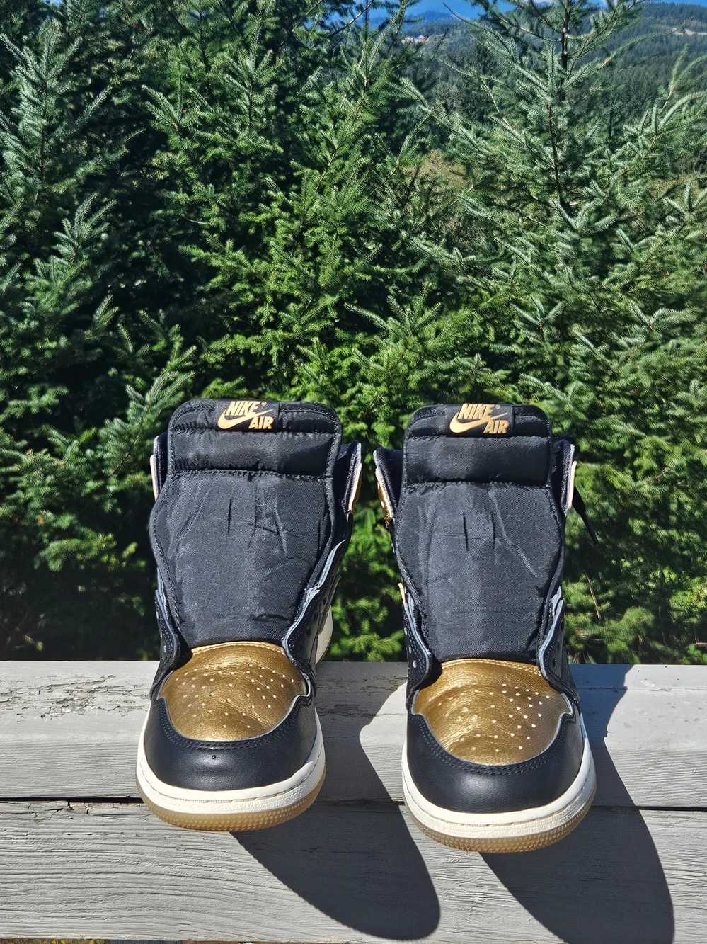 Air Jordan 1 High Black Metallic Gold